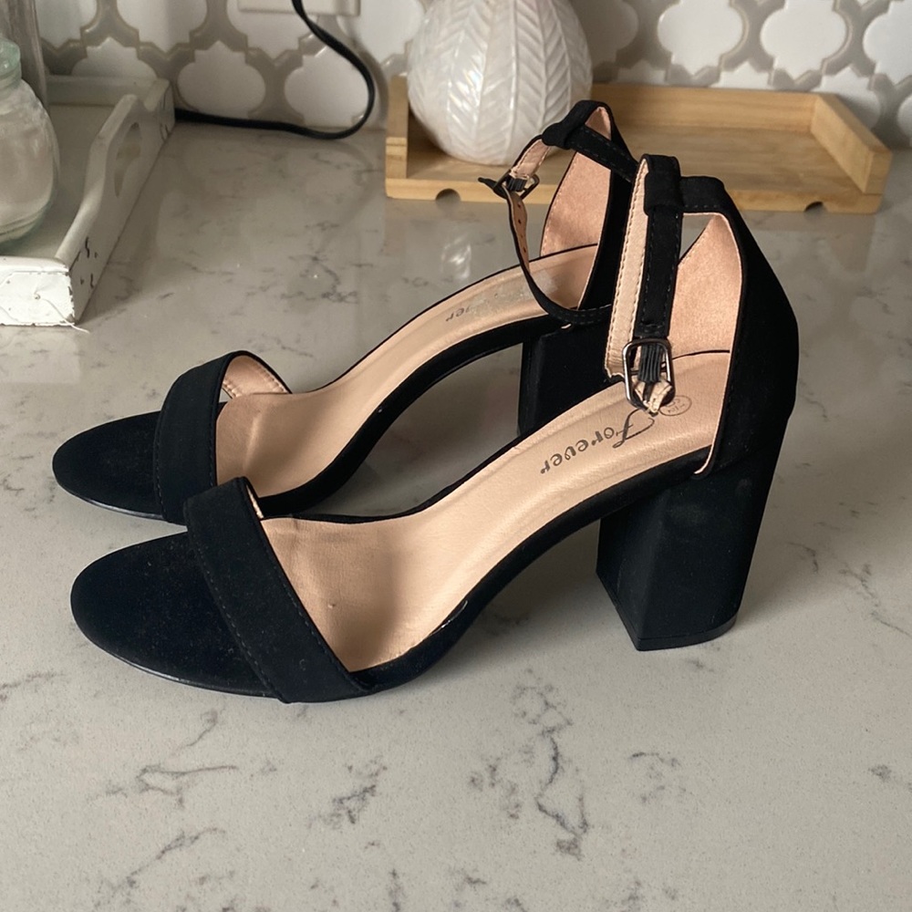 Black  square heel pumps for ladies..good condition. very comfortable size 6 1/2